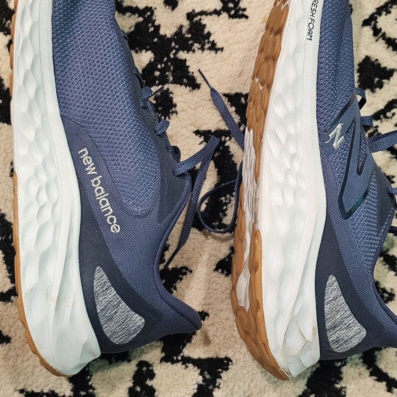 New Balance - Picture 3 of 9